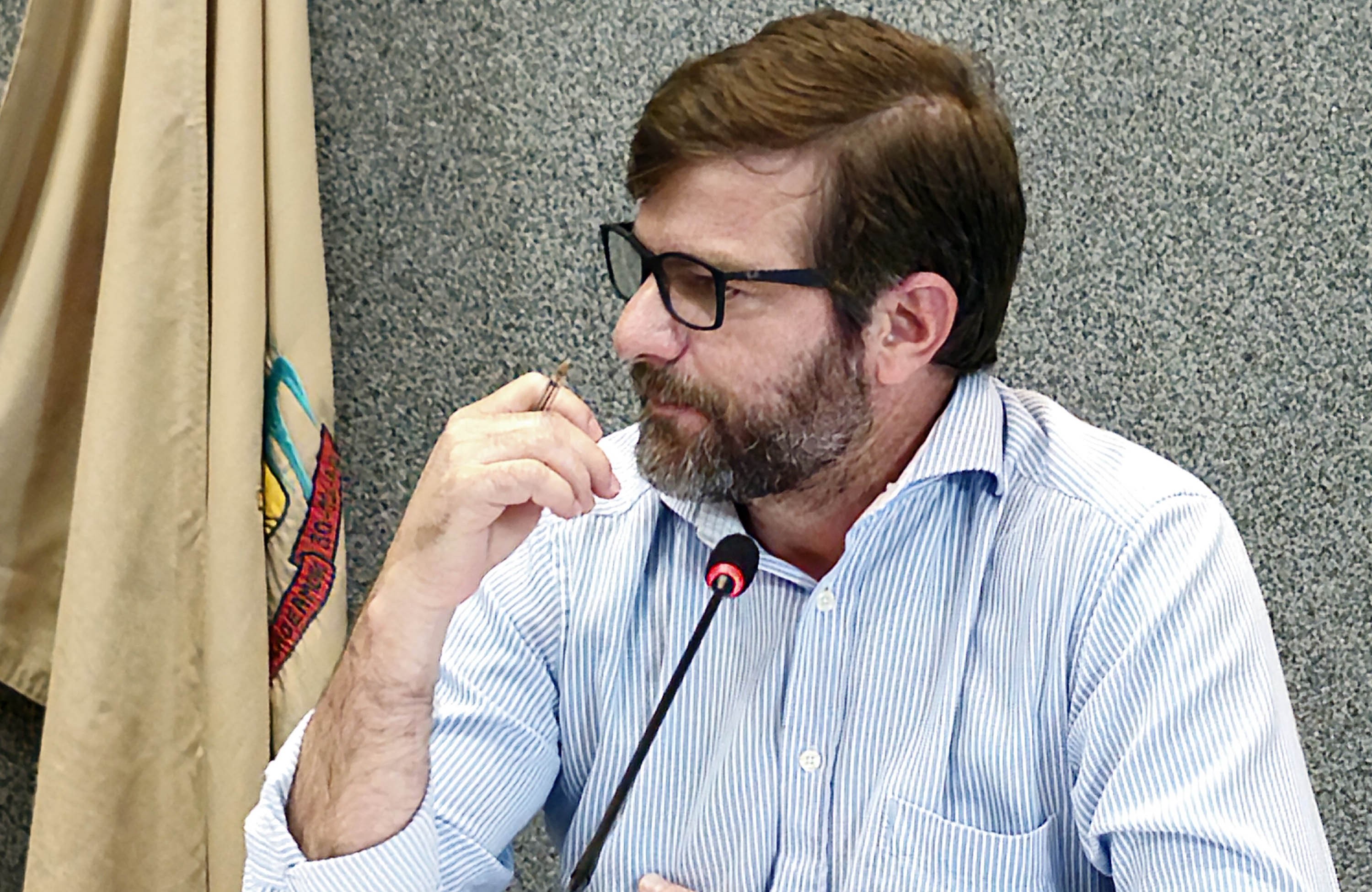 VEREADOR MOISÉS SIVIRINO PROPÕE AQUISIÇÃO DE MÁQUINA PARA LIMPEZA URBANA EM FRONTEIRA