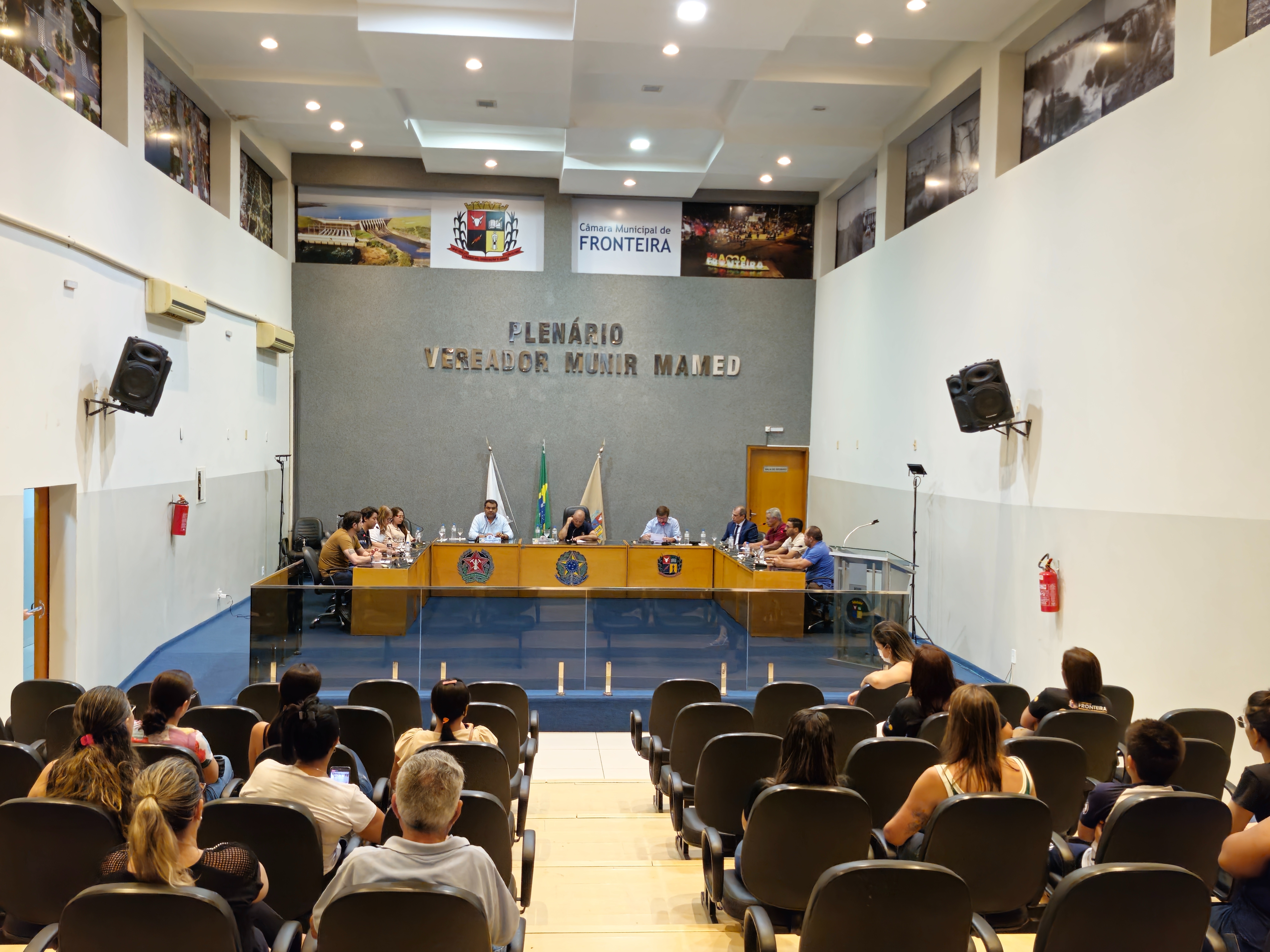 CÂMARA MUNICIPAL APROVA RECOMPOSIÇÃO SALARIAL DE 11% PARA PROFESSORES E PROFISSIONAIS DA EDUCAÇÃO EM FRONTEIRA